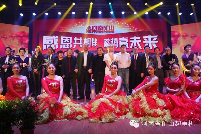 各位領(lǐng)導(dǎo)、嘉賓及公司領(lǐng)導(dǎo)與演員合影留念.jpg