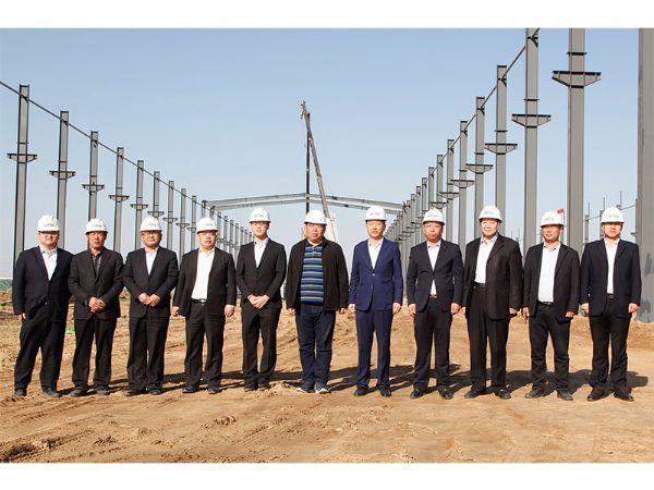 河南礦山｜智能產(chǎn)業(yè)園一期工程鋼結(jié)構(gòu)車間今日上梁大吉！